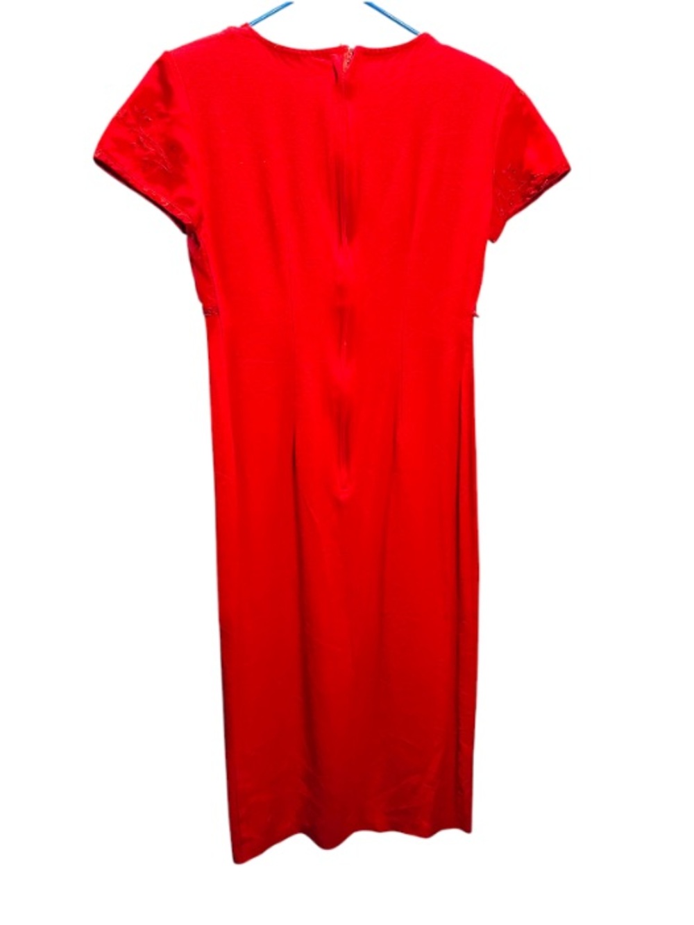 Elegant Red Short-Sleeve Midi Dress with Subtle Embroidery - Picture 4 of 8